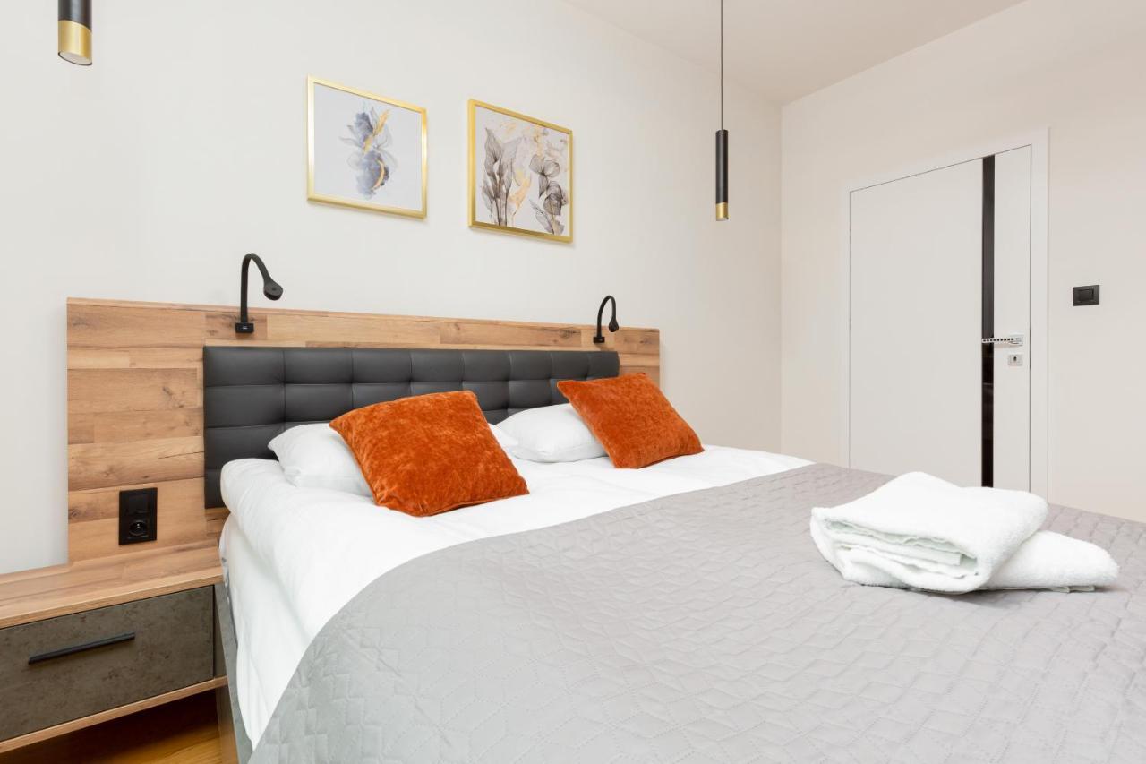 Park Arkadia Apartment With Parking Mokotow By Noclegi Renters Warsaw Exterior photo